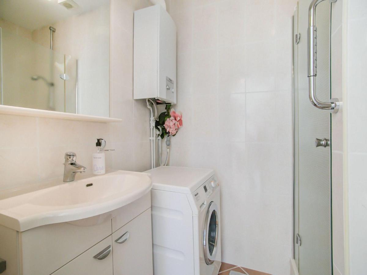 Lovely Bungalow In Noordwijkerhout With Garden ภายนอก รูปภาพ