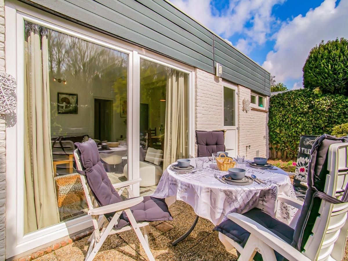 Lovely Bungalow In Noordwijkerhout With Garden ภายนอก รูปภาพ